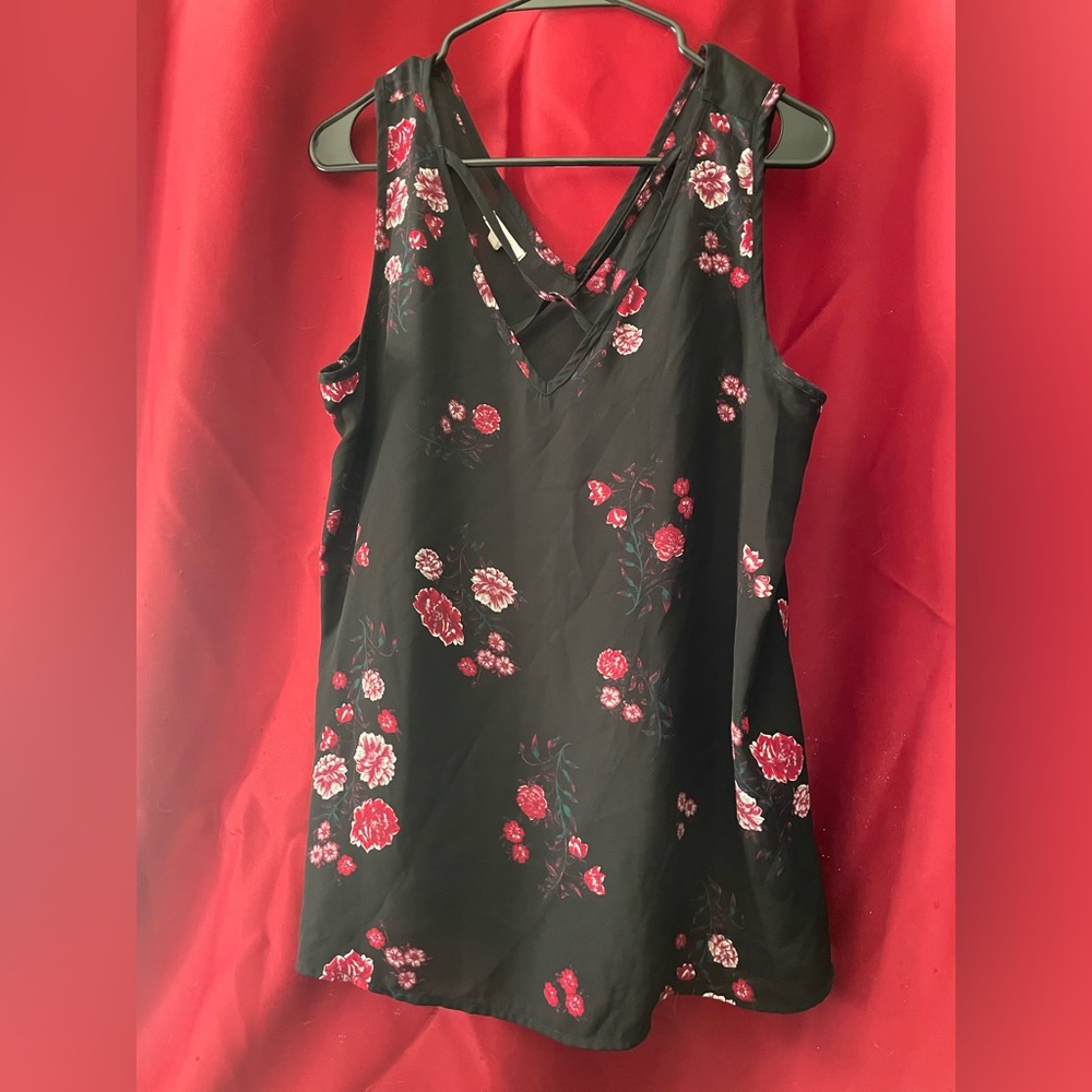 Maurice’s black floral tank